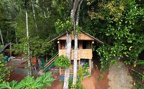 Fab - Bamboo Hut With Open Shower